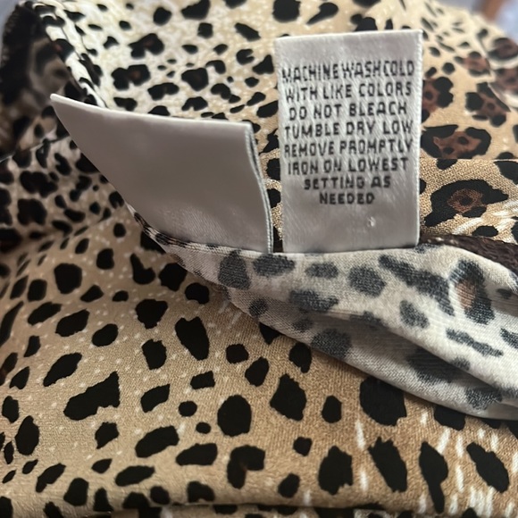 Chicos Leopard Print Draped Front Sleeveless Top Size 2 - Picture 6 of 7